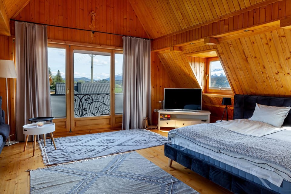TV and multimedia, Photo of the whole room, Seating area, Bedroom