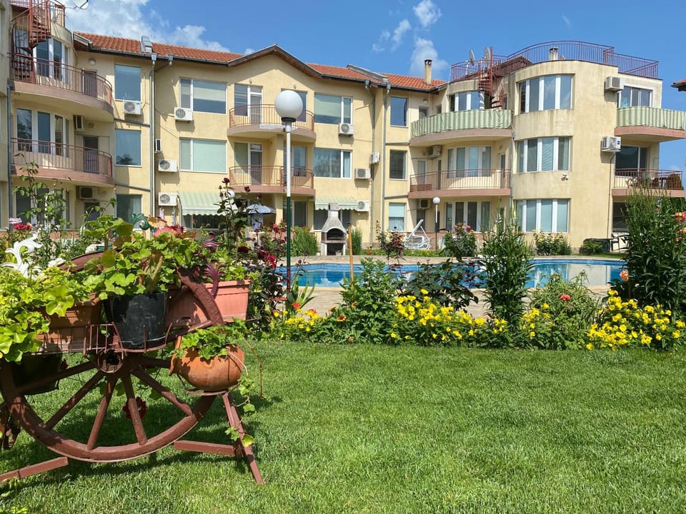 Property building, Swimming pool