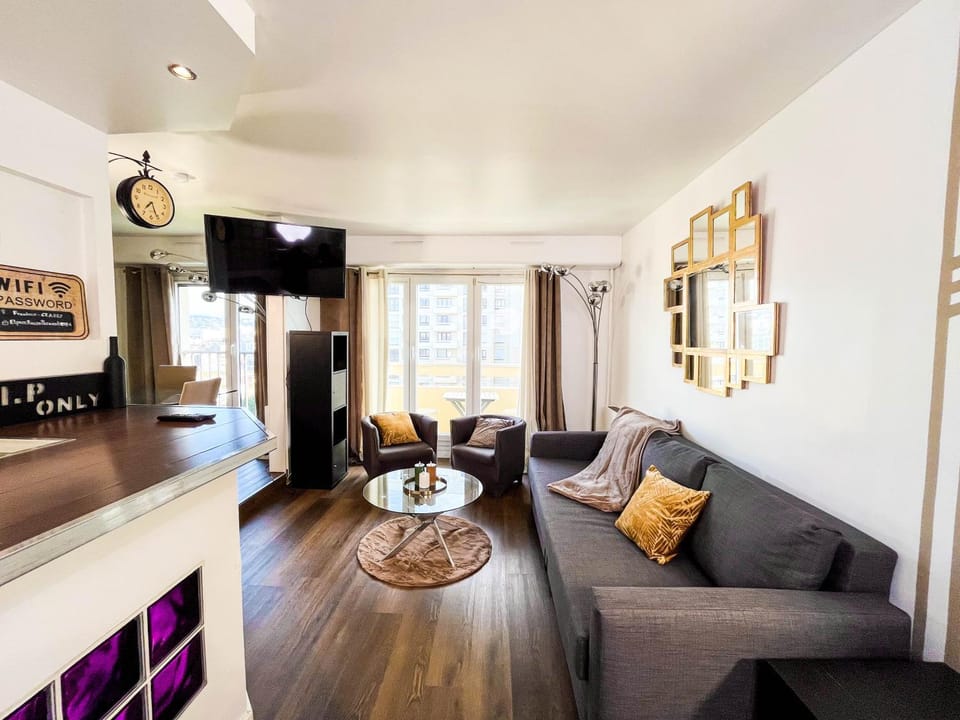 Living room, Lounge or bar