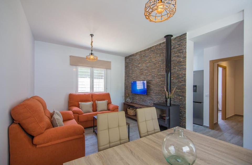 Communal lounge/ TV room, TV and multimedia, Living room, Seating area, Dining area
