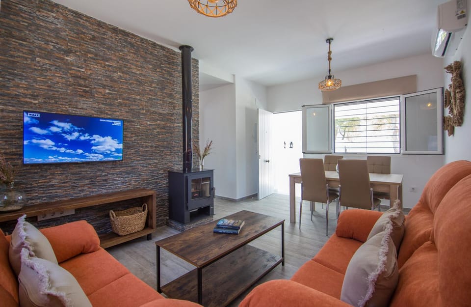 Communal lounge/ TV room, TV and multimedia, Living room, Seating area
