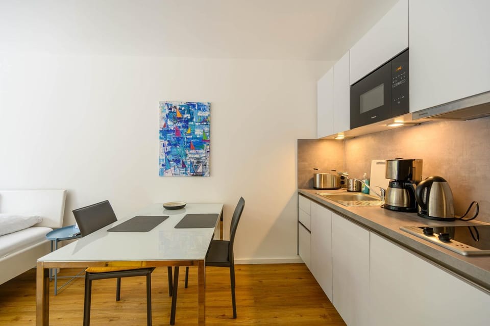 Kitchen or kitchenette, Dining area, stove, toaster