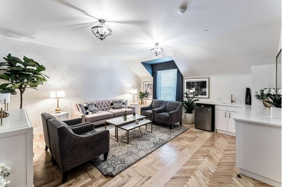 Living room, Seating area, oven