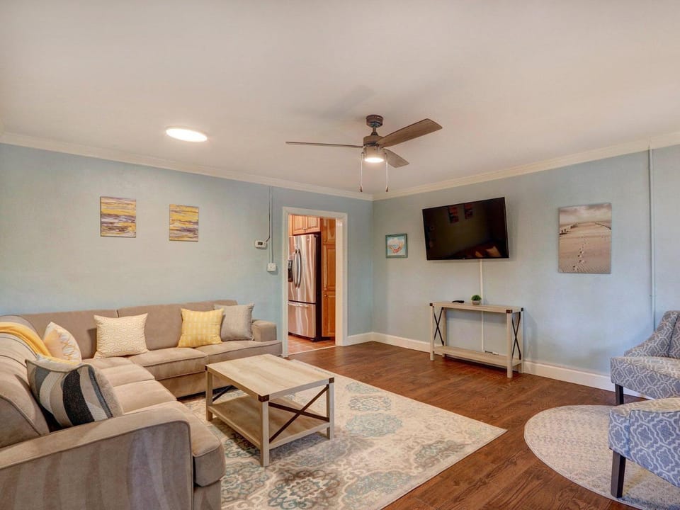 Sundial Inn Unit 2 House in Tybee Island