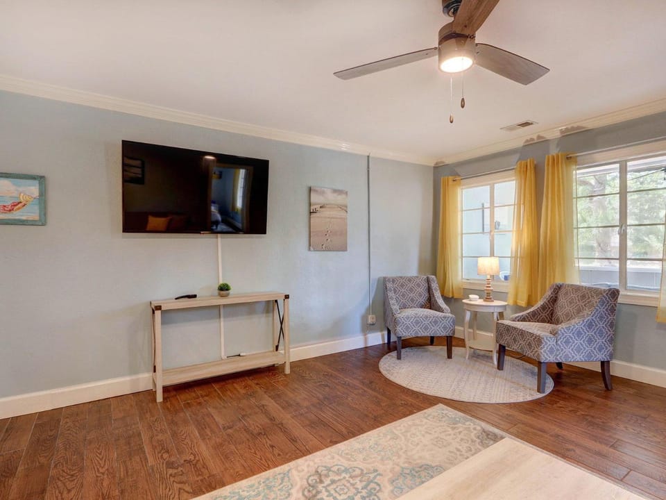 Sundial Inn Unit 2 House in Tybee Island