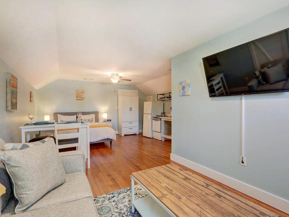 Sundial Inn Unit 3 House in Tybee Island