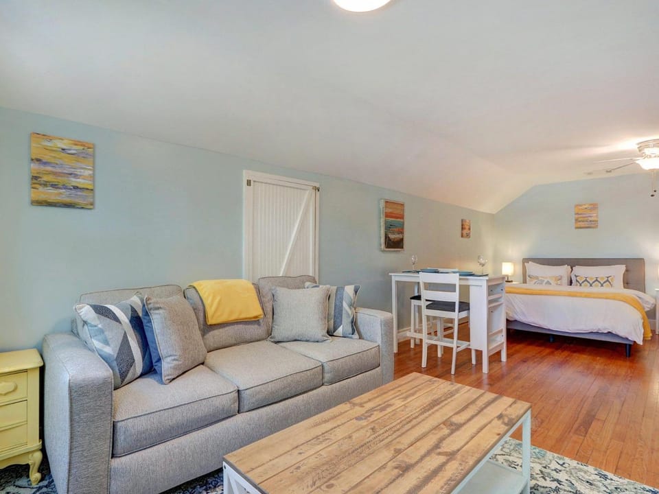Sundial Inn Unit 3 House in Tybee Island