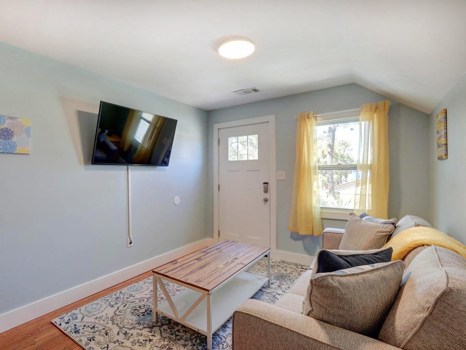 Sundial Inn Unit 3 House in Tybee Island
