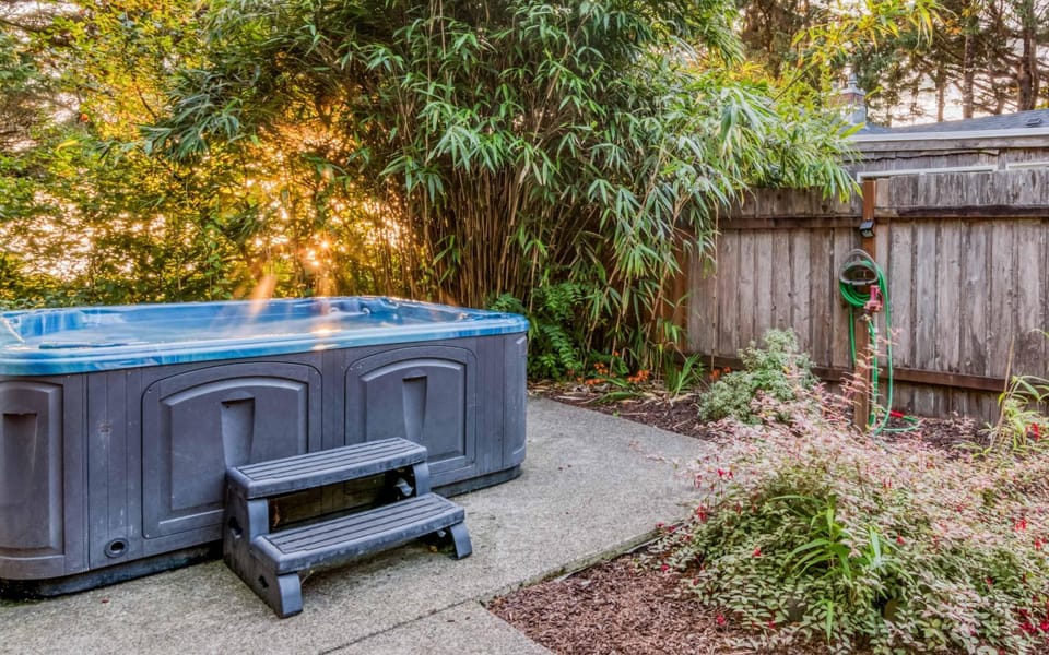 Agate Beach Oceanfront Lodge House in Newport