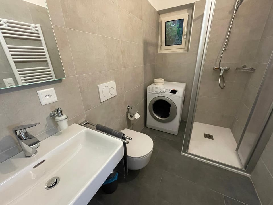 Shower, Toilet, Bathroom, washing machine, dryer