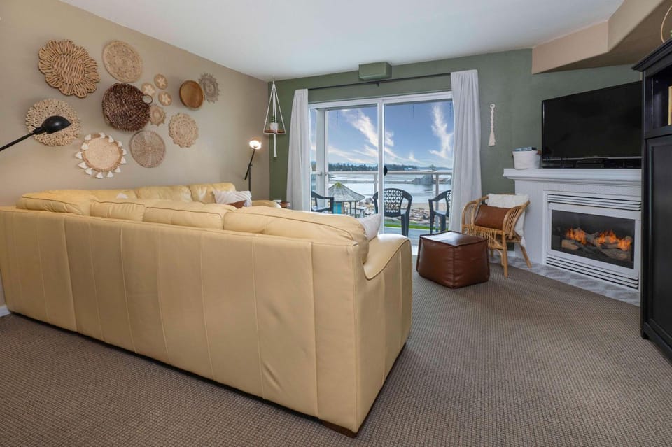 Waters Edge 304 House in Lincoln City