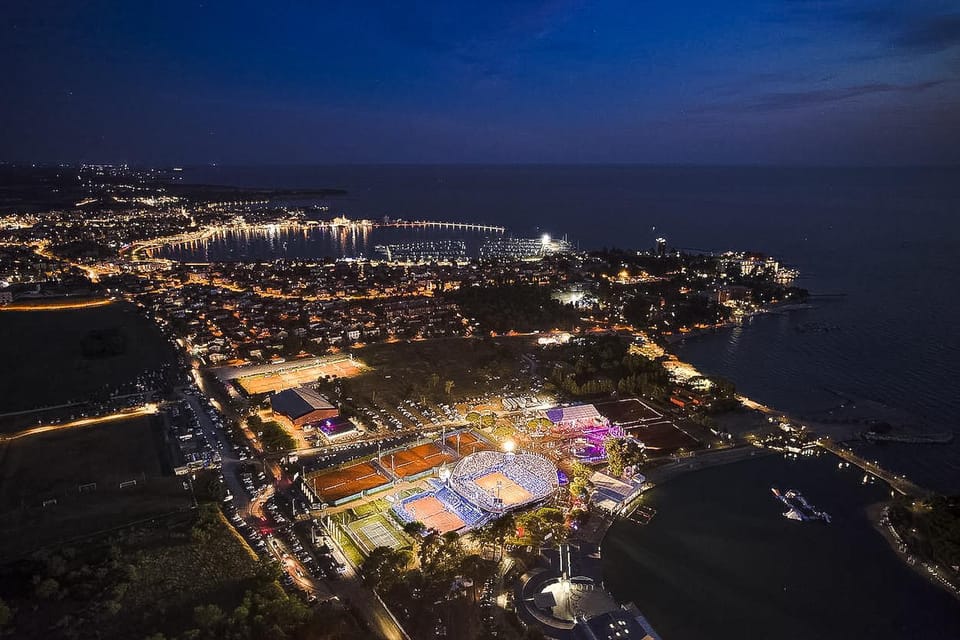 Aqua park, Tennis court