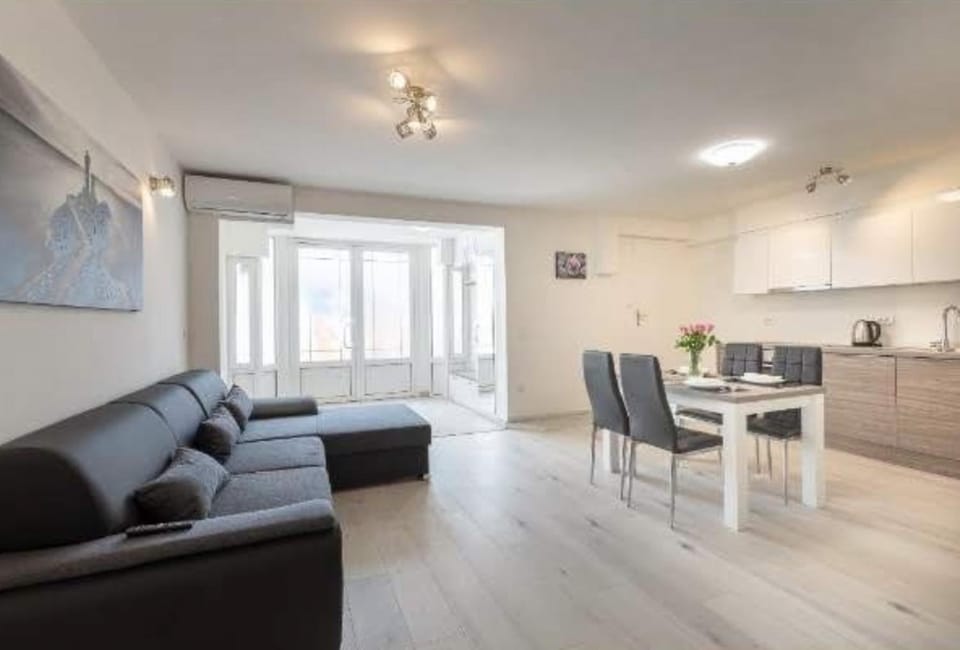 TV and multimedia, Kitchen or kitchenette, Living room, Dining area, pet friendly, stove, stove, kitchen