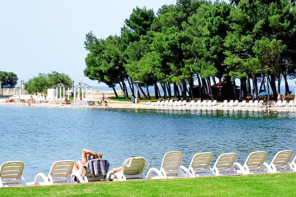 Beach, Tennis court