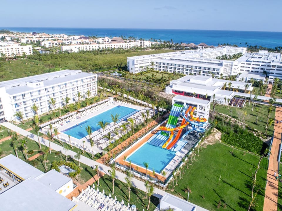 Bird's eye view, Swimming pool