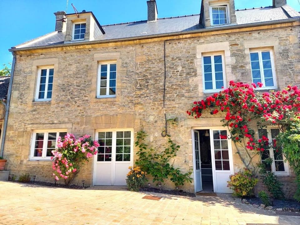 Heritage stone house BnB with Gourmet Breakfast - Chambres d'hôtes de charme entre Bayeux et les plages du débarquement Bed and Breakfast in Normandy