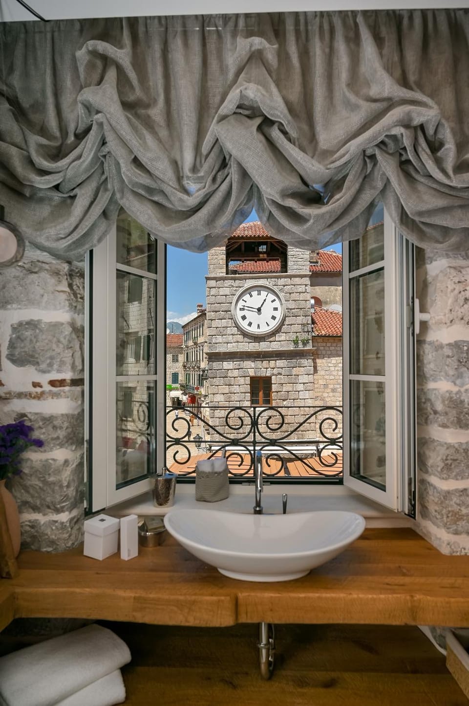 Nearby landmark, Bathroom, City view