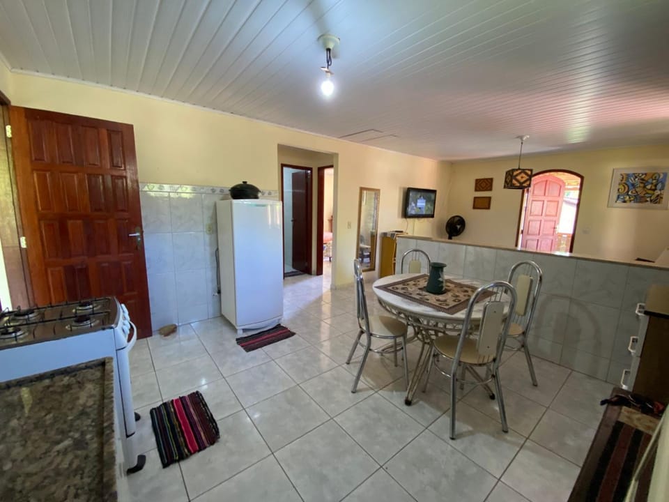 Kitchen or kitchenette, Dining area, stove