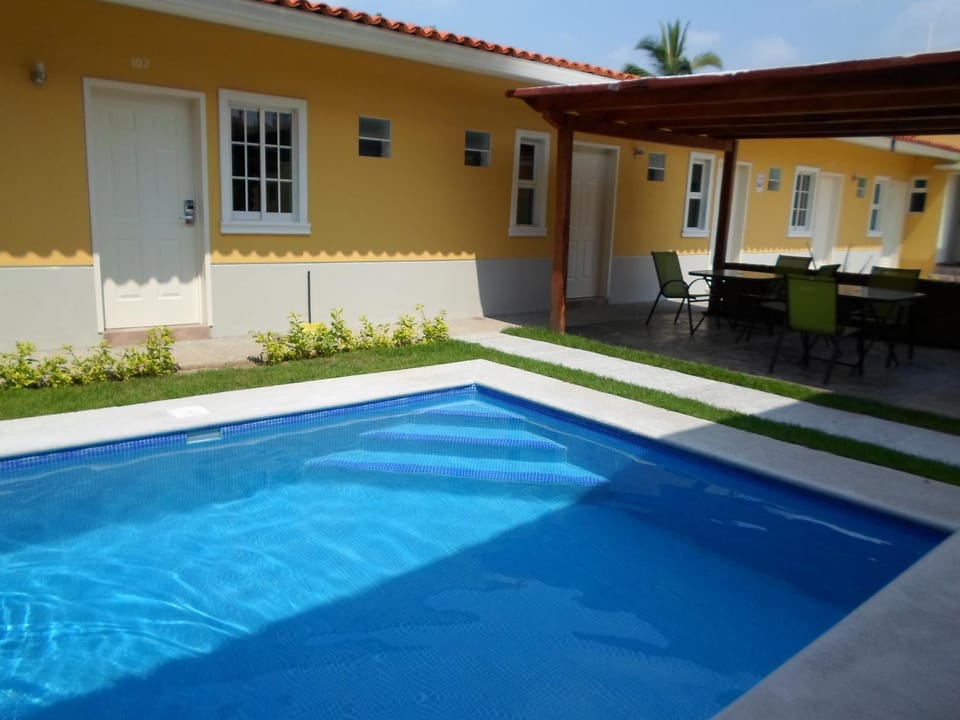 Swimming pool, Swimming pool