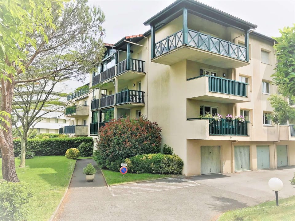 Bel Apt Moderne, 1 Chambre, Balcon, Ascenseur, Parking, Proche Commerces, 10 min Plages - FR-1-3-521 Apartment in Anglet