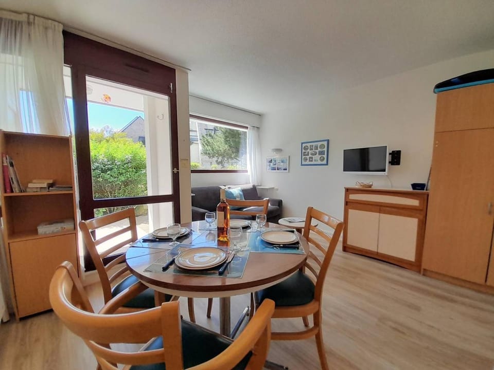 Carnac: Studio Cabine 28m², Piscine, Animaux Acceptés - FR-1-477-186 Cabin in Carnac