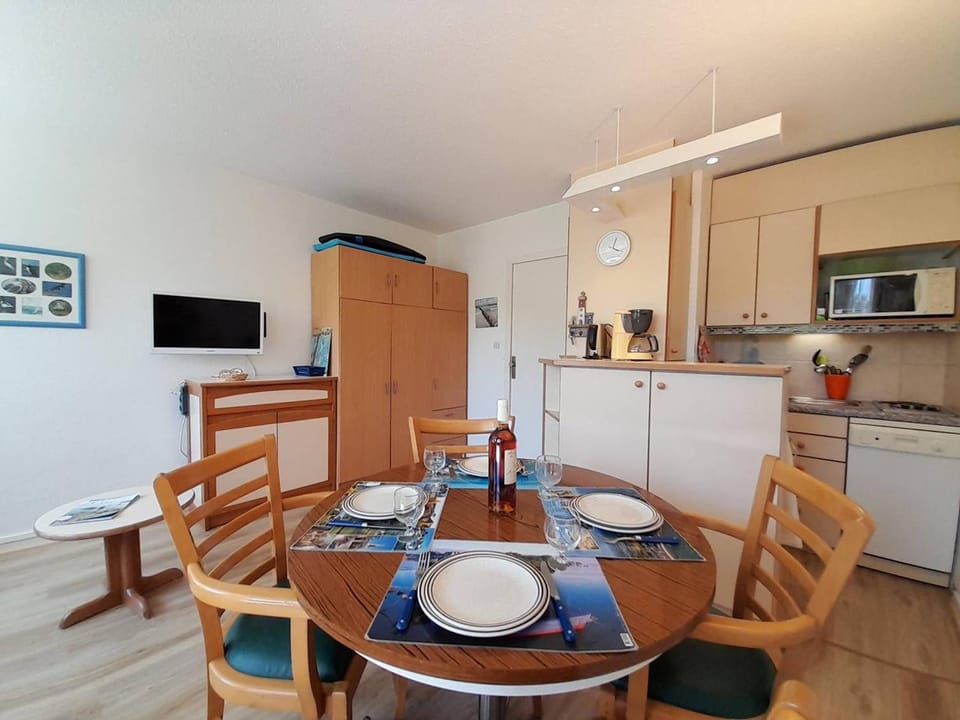 Carnac: Studio Cabine 28m², Piscine, Animaux Acceptés - FR-1-477-186 Cabin in Carnac