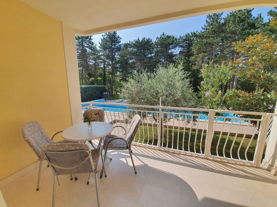 Balcony/Terrace, Pool view