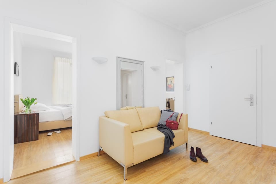 Photo of the whole room, Seating area