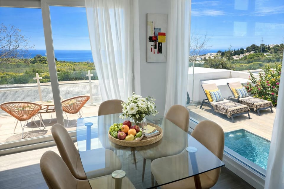 View (from property/room), Balcony/Terrace, Living room, Dining area, Pool view, Sea view