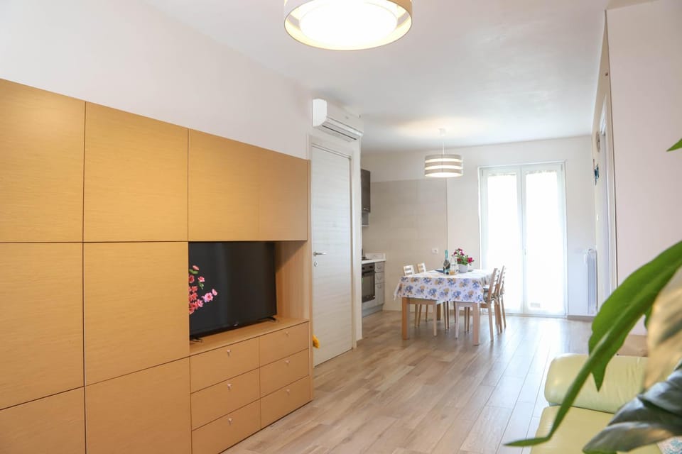 TV and multimedia, Living room, Dining area
