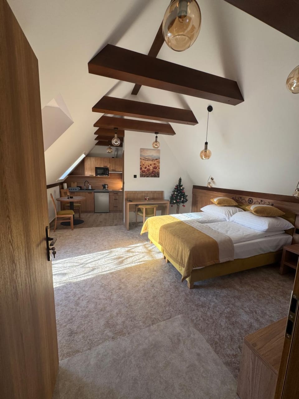 Bed, Photo of the whole room