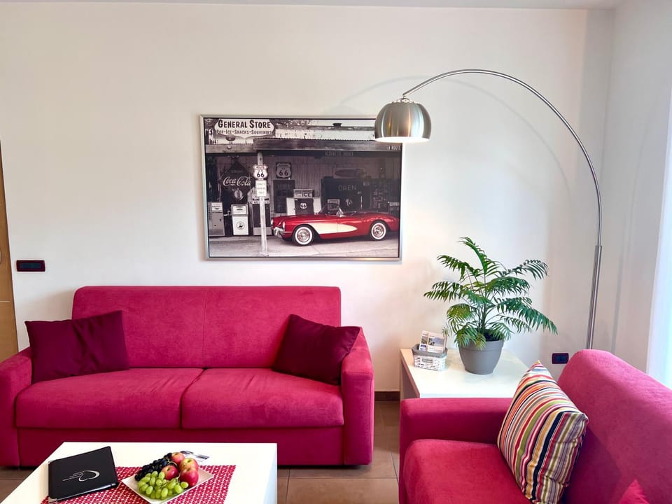 Living room, Decorative detail, Seating area