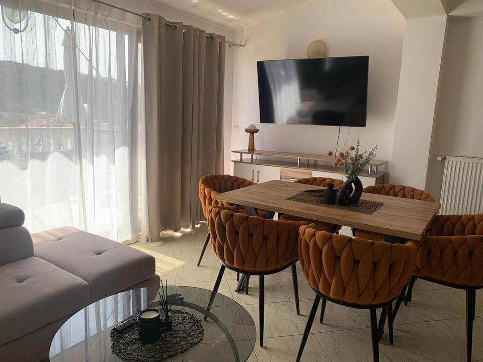 Living room, Seating area, Dining area