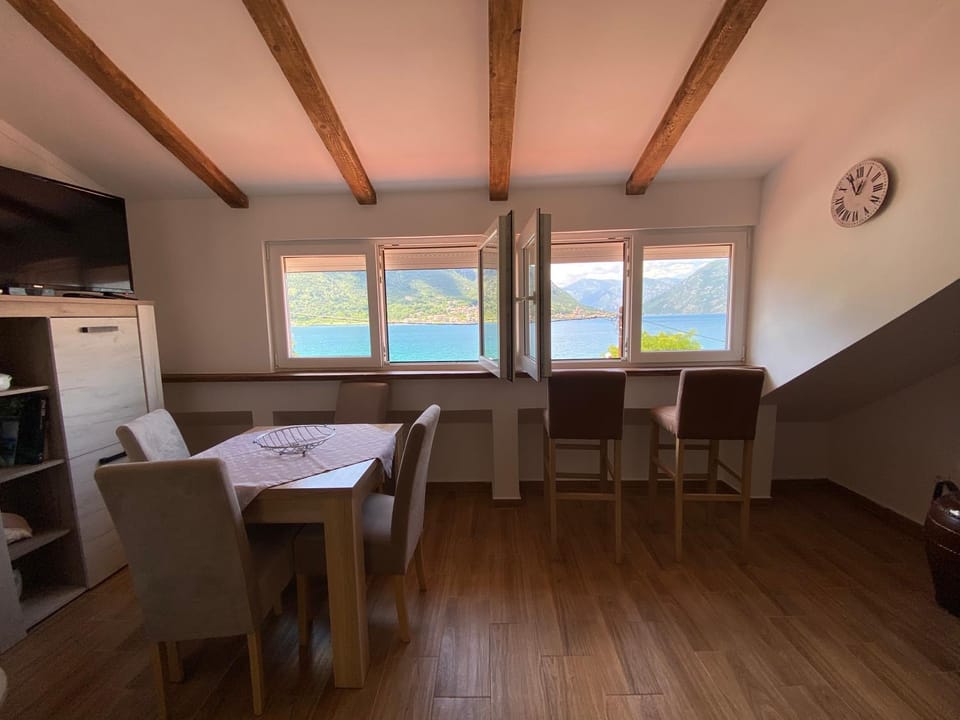 Living room, Dining area, Mountain view, Sea view