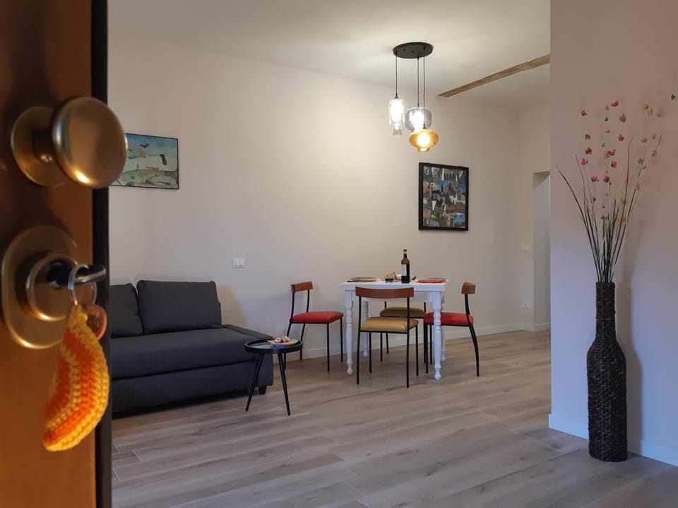 Day, Living room, Seating area