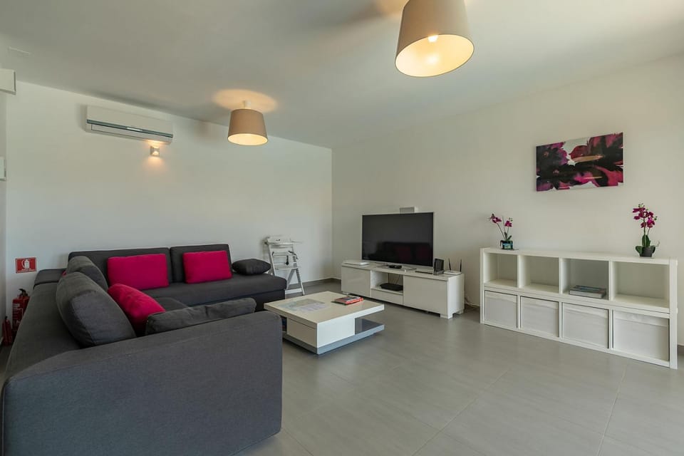 Communal lounge/ TV room, Living room