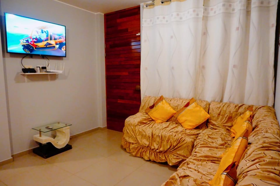 Communal lounge/ TV room