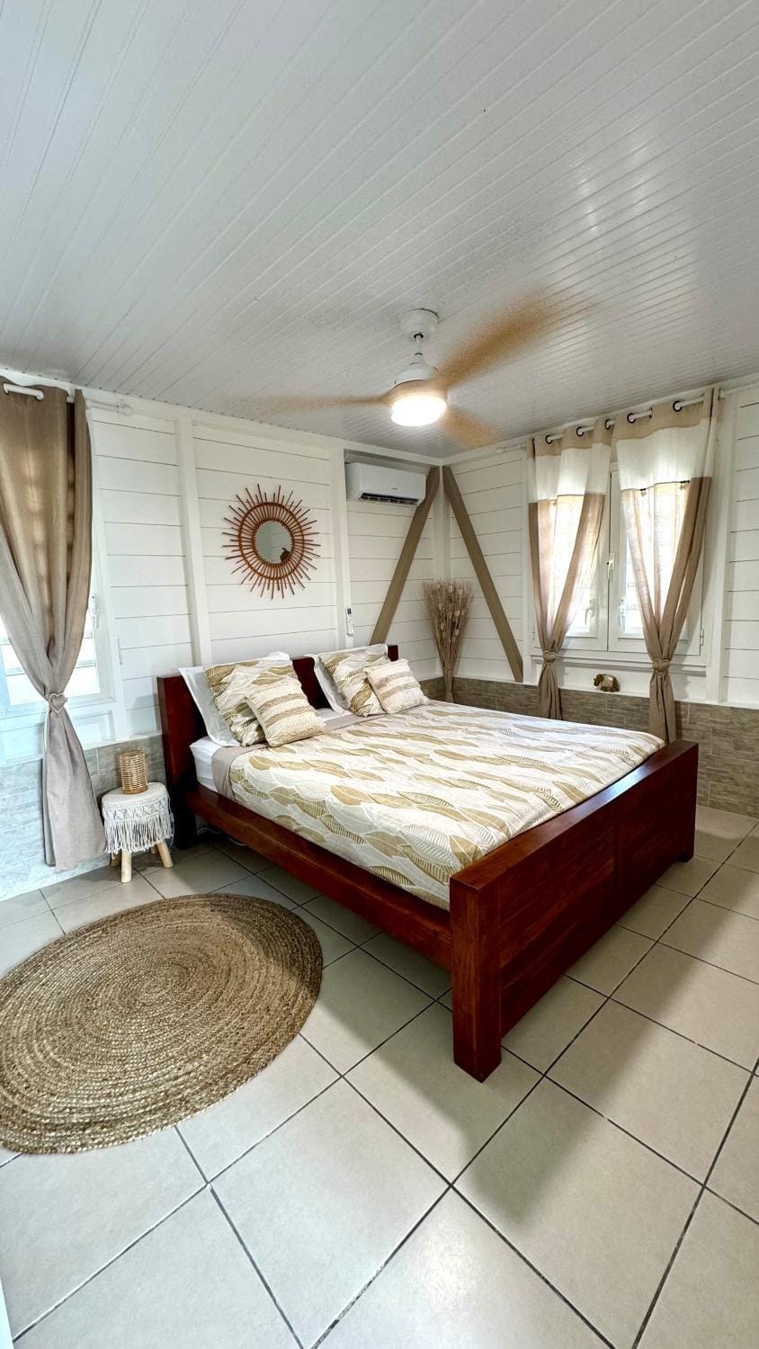 Bed, Photo of the whole room, Bedroom, air conditioner
