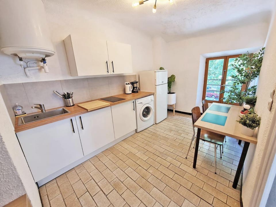 GregBnb - T2 Design 34m2 - Toulon Est - Wifi Fibre - n9 Apartment in Toulon