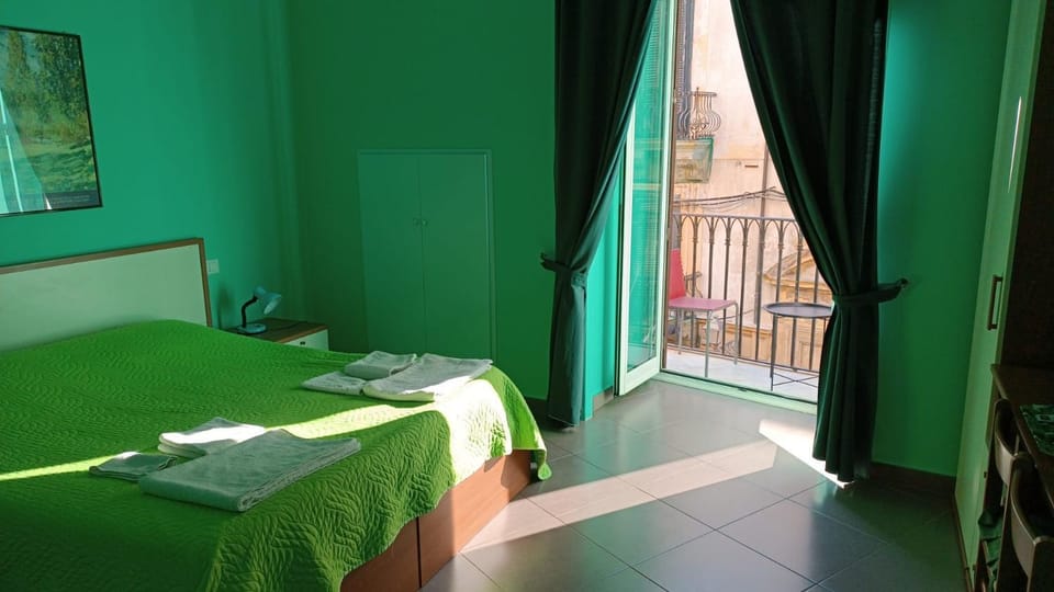 Bed, View (from property/room), Balcony/Terrace, Photo of the whole room, Bedroom