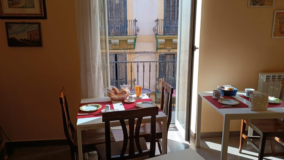 View (from property/room), Balcony/Terrace, Living room, Food and drinks, Seating area, Food
