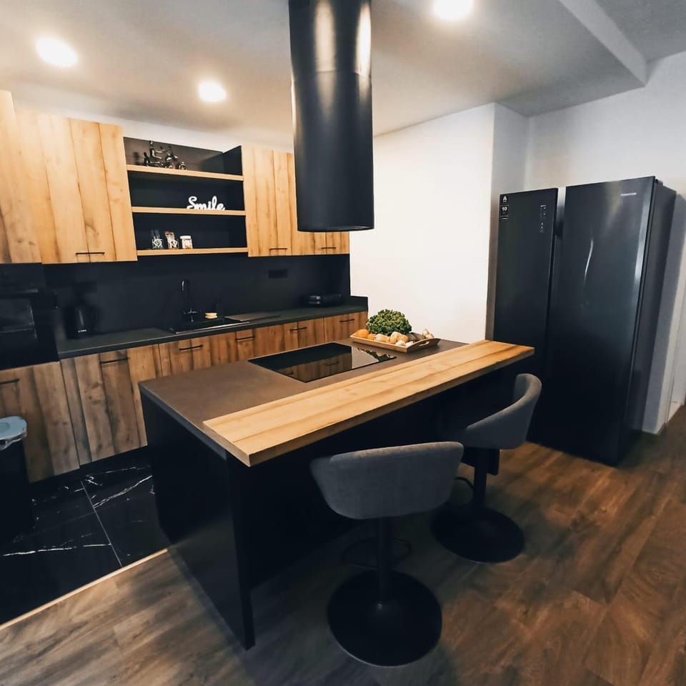 Kitchen or kitchenette, oven