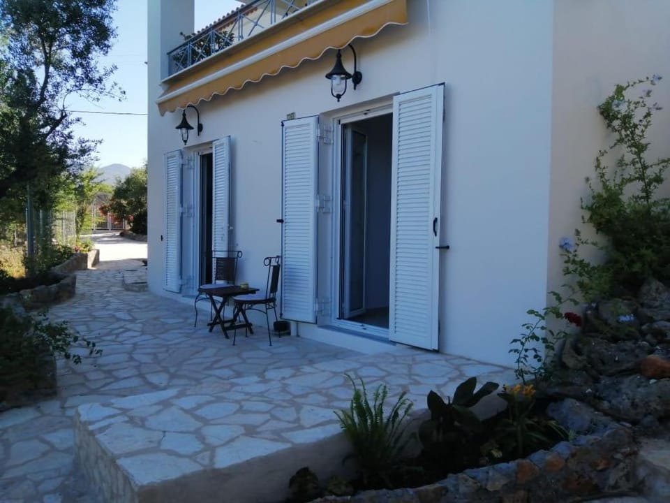 Patio, Facade/entrance