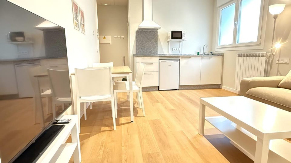 TV and multimedia, Kitchen or kitchenette, Seating area, Dining area, stove