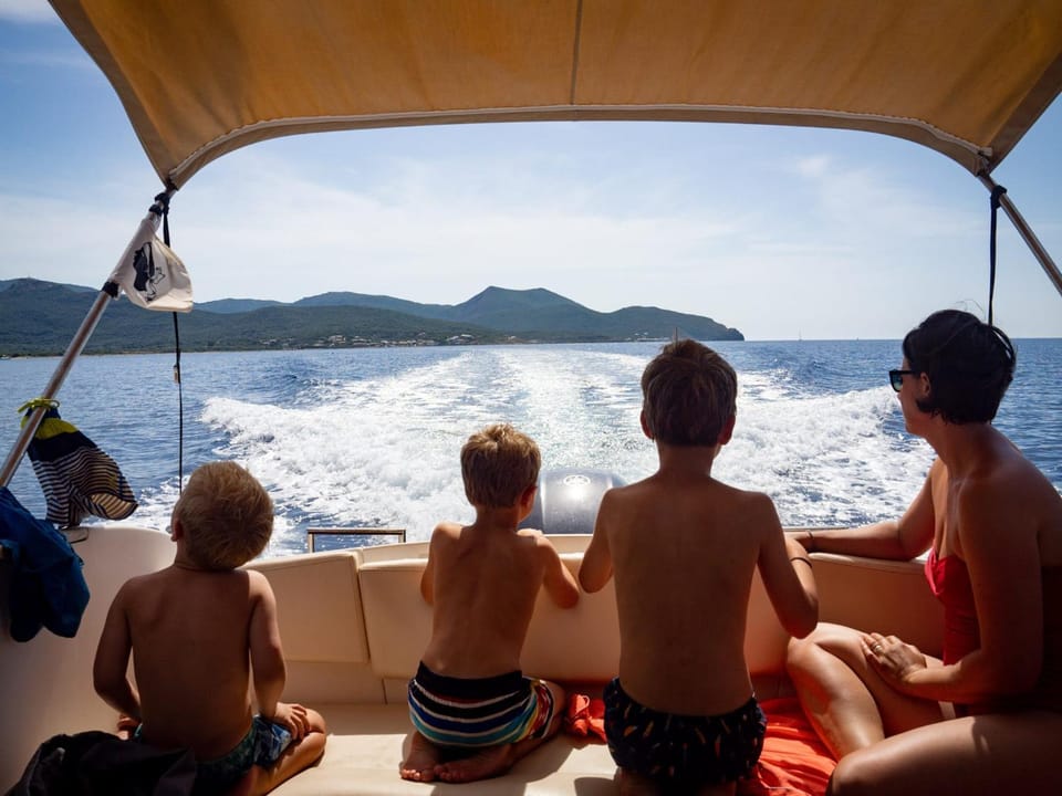 Day, People, Natural landscape, Activities, Sea view, children, group of guests