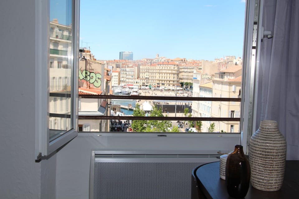 SUPERBE DUPLEX avec Vue imprenable sur le VIEUX PORT Apartment in Marseille