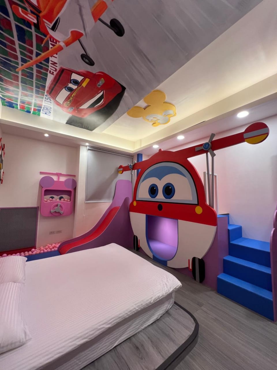 Fun Time 微旅-台南親子電梯Villa泳池包棟別墅 Vacation rental in Kaohsiung