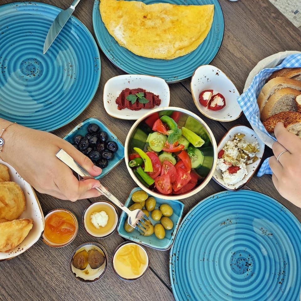 Coffee/tea facilities, Breakfast