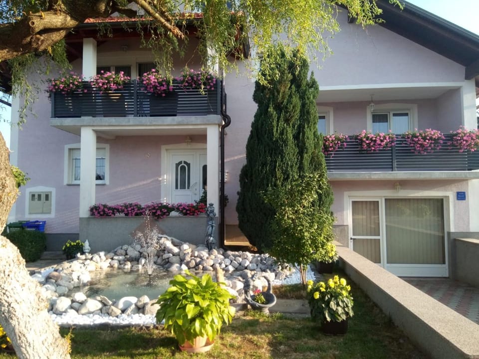 Apartman Karmen Gospić Apartment in Lika-Senj County