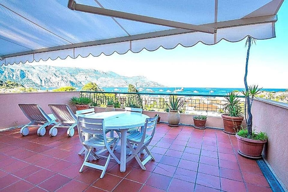 AMAZING SEA VIEW APARTMENT with Private Close Parking Apartment in Saint-Jean-Cap-Ferrat